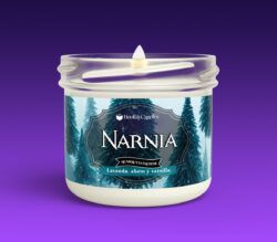 Vela Narnia pequeña encendida