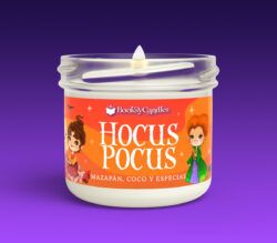 Vela Hocus Pocus pequeña encendida