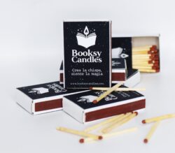 caja de cerillas de la marca boksycandles