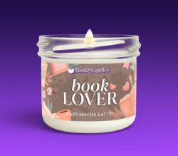 Vela Book Lover pequeña encendida