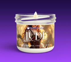 Vela Jude Duarte pequeña encendida