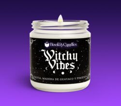 Vela Witchy Vibes encendida