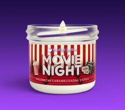 Movie Night pequeña encendida